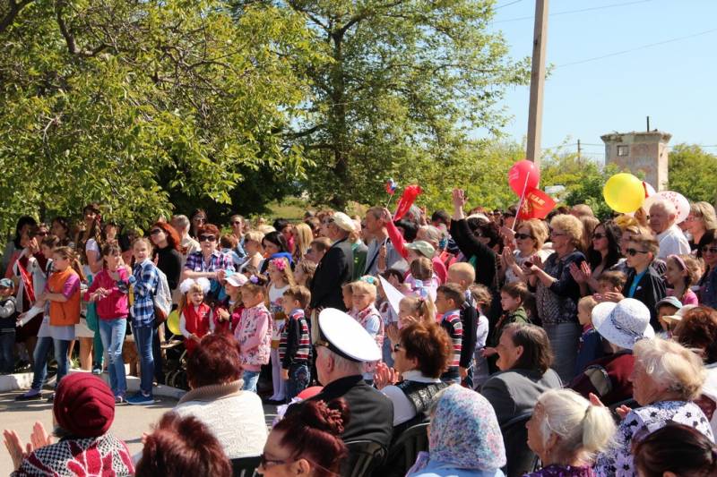 torzhestvennaya_chastj_prohozhdenie_lichnogo_sostava_garnizona_koncert_09_05_2016_24_web_24
